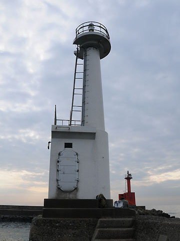 豊浜港中洲西防波堤灯台