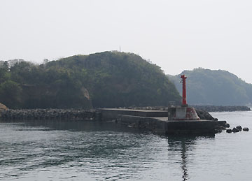 橋立港沖の防波堤灯台