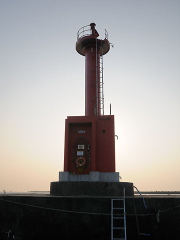 高知港種崎防波堤灯台