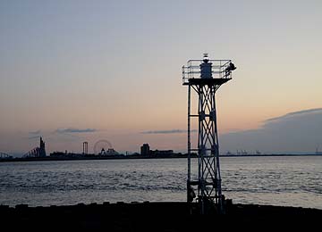 桑名港灯台