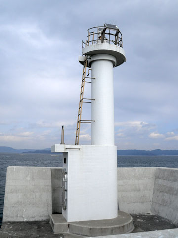 仁斗田港東防波堤灯台