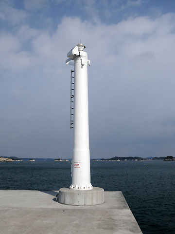 塩釜花淵浜防波堤灯台