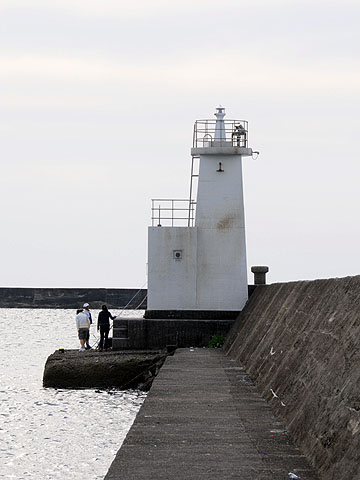 内海港防波堤灯台