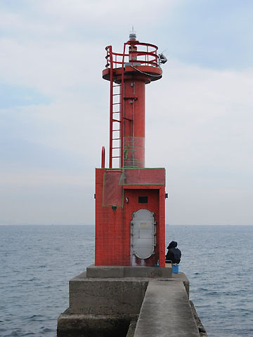 河和港中防波堤灯台