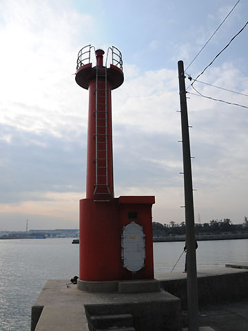 衣浦港半田防波堤灯台