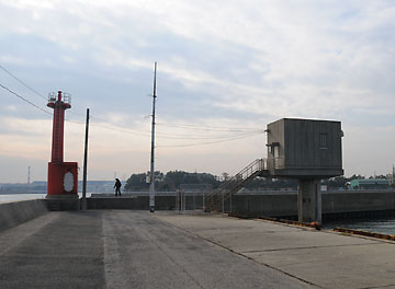 衣浦港半田防波堤灯台