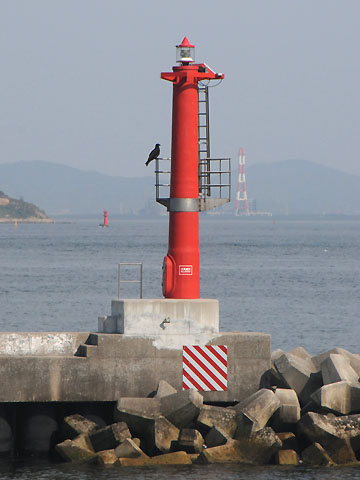 師崎港片名沖防波堤南灯台