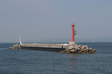 師崎港片名沖防波堤南灯台
