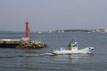 師崎港片名沖防波堤南灯台