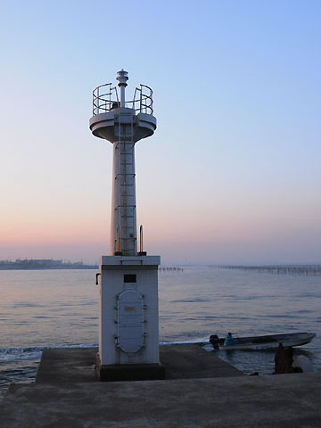 鬼崎港蒲池北防波堤灯台