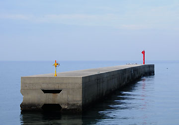 内海港第四号防波堤灯台