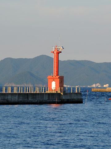 青森港沖館西防波堤灯台