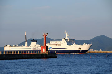 青森港沖館西防波堤灯台