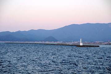 青森港新北防波堤西灯台