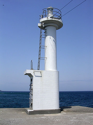 易国間港東防波堤灯台