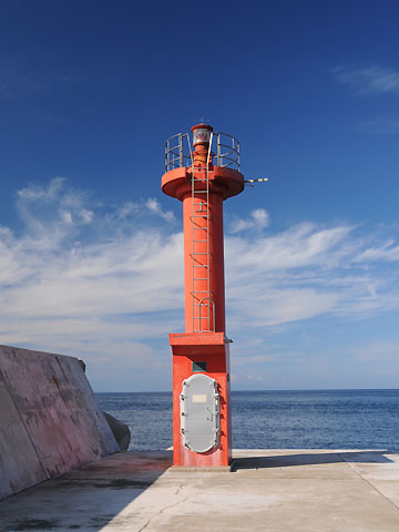 一本木港砂ケ森北防波堤灯台