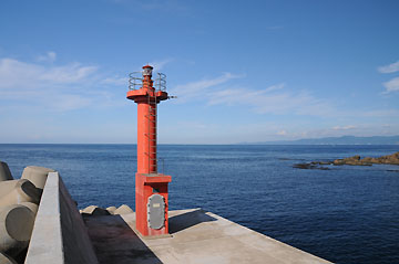 一本木港砂ケ森北防波堤灯台