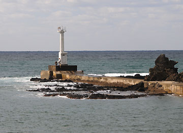岩崎港第二南防波堤灯台