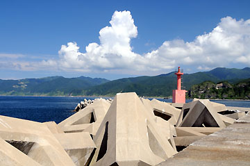 小泊港北防波堤灯台