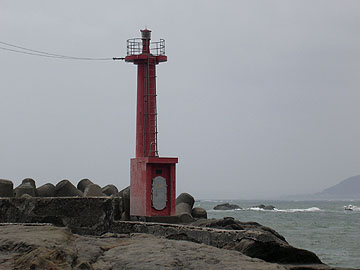 江見港前島灯台