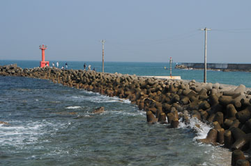 浜金谷港防波堤灯台