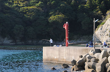 浜行川港東防波堤灯台