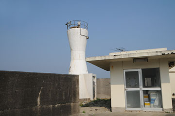 保田港防波堤灯台