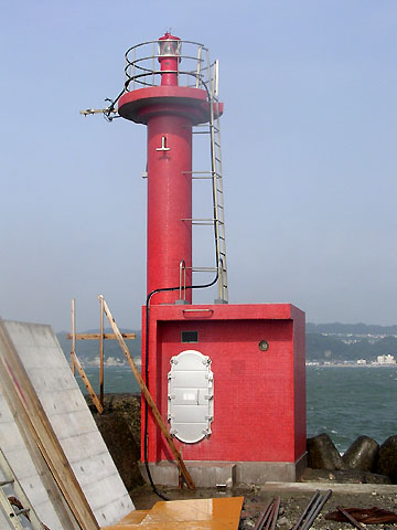 岩和田港防波堤灯台