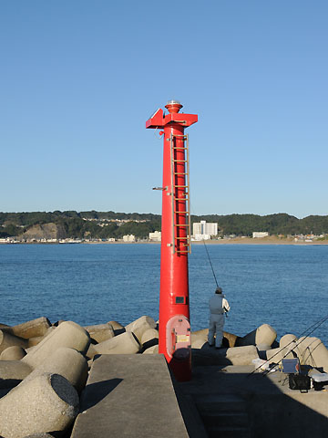 岩和田港防波堤灯台