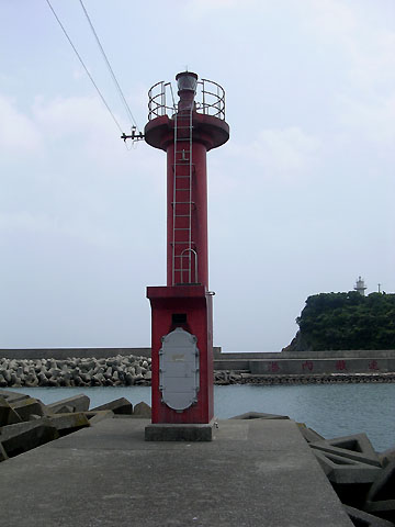 鴨川港小寄防波堤灯台