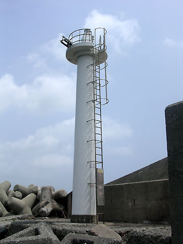 鴨川港大浦東口波堤灯台