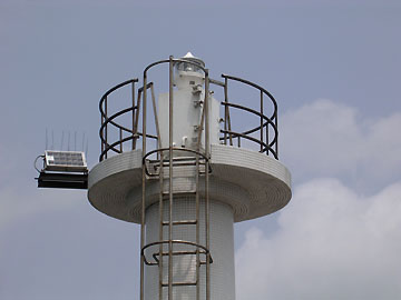 鴨川港大浦東口波堤灯台