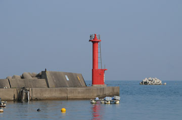 勝山港南防波堤灯台