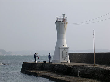 勝浦東部港川津南防波堤灯台