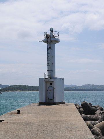 鐘崎港西防波堤灯台