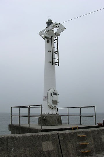 塩塚川口南灯台