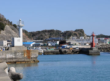 中之作港船だまり西防波堤灯台