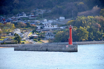 横田港一文字防波堤西灯台