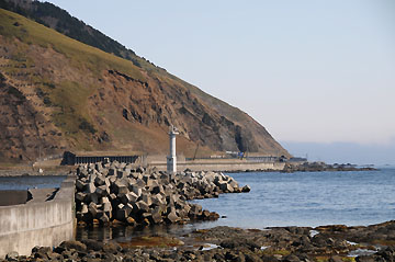 香深井港南防波堤灯台