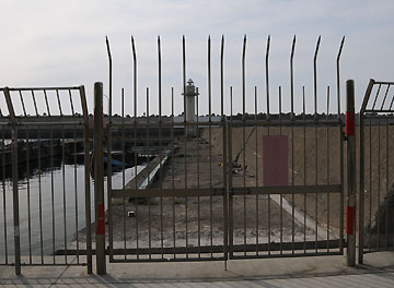 雄冬港北防波堤灯台