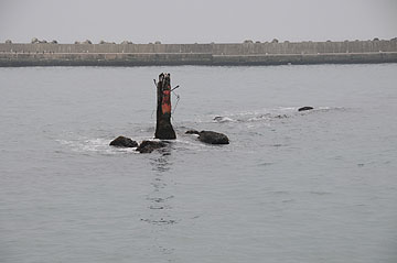 荻伏港南防波堤南西方照射灯