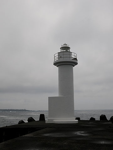仙法志港南防波堤灯台