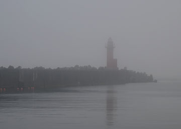 礼文西港鉄府北防波堤灯台