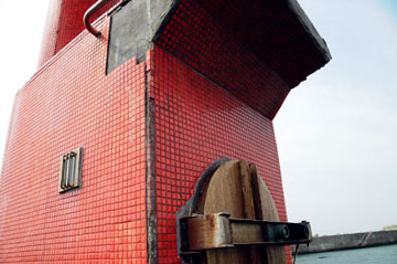 臼谷港西防波堤灯台