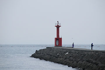 淡路室津港西防波堤灯台