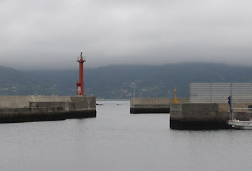 沼島港泊防波堤灯台