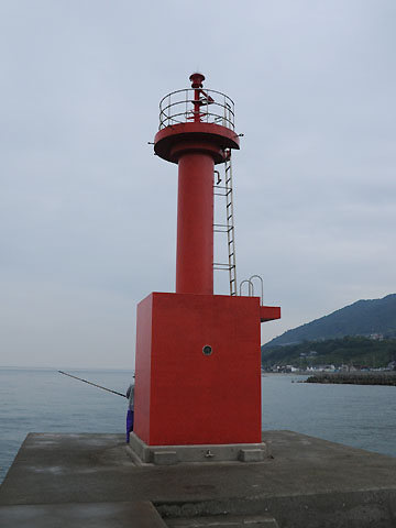尾崎港西防波堤灯台