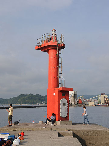 津名港志筑外北防波堤灯台