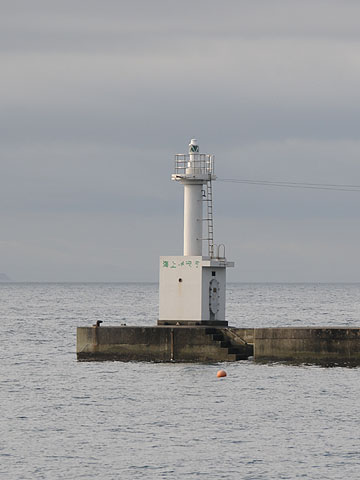 津名港志筑外南防波堤灯台
