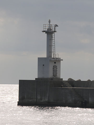 津名港塩田外防波堤北灯台